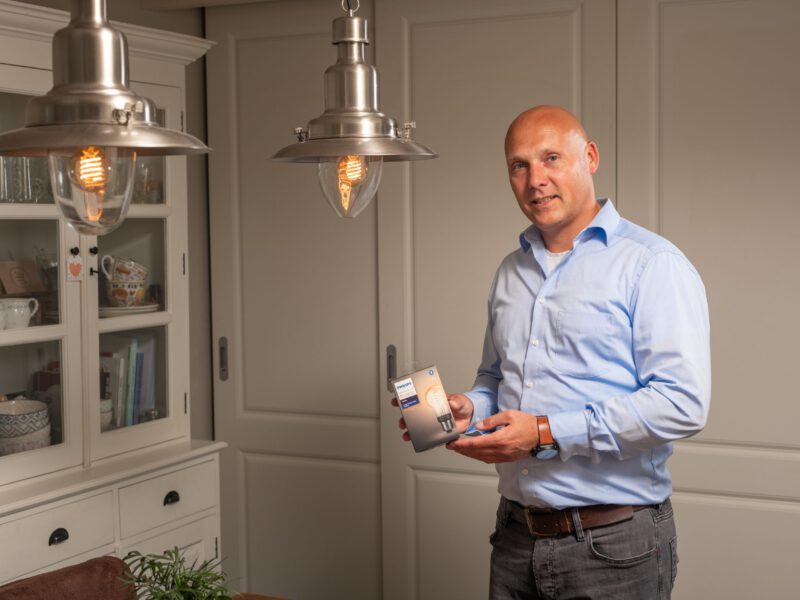 Ralph Schmitz met LED-lampen